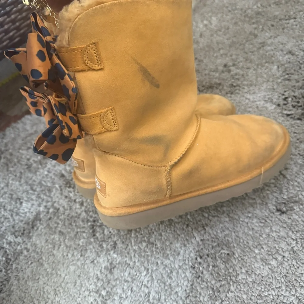 UGG BAILEY BOW RETRO SPOTS SWEET POTATO SUEDE WINTER WOMEN'S BOOTS SIZE US 8 - Picture 8 of 10